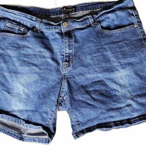 Diverso Women's Denim Shorts Size 22W with American Flag Pocket Design